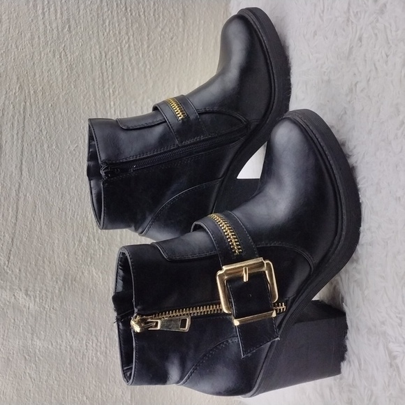 Soda Black Faux Leather Dual Zip Buckle   Round Toe Stacked Heel Moto Ankle Boot - Picture 4 of 16